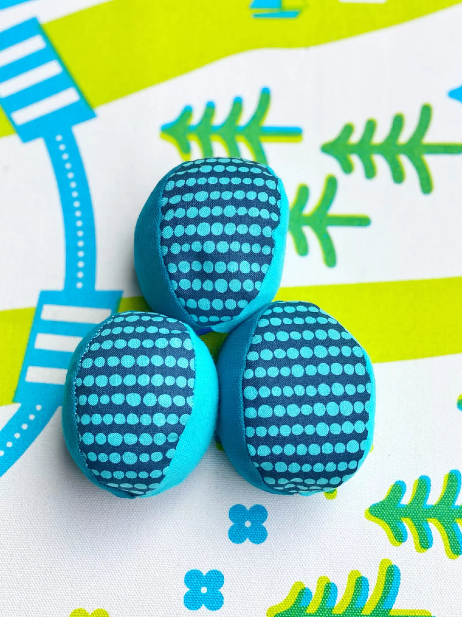 Harlequin Toys Juggling Balls - Blue And Green Spotted