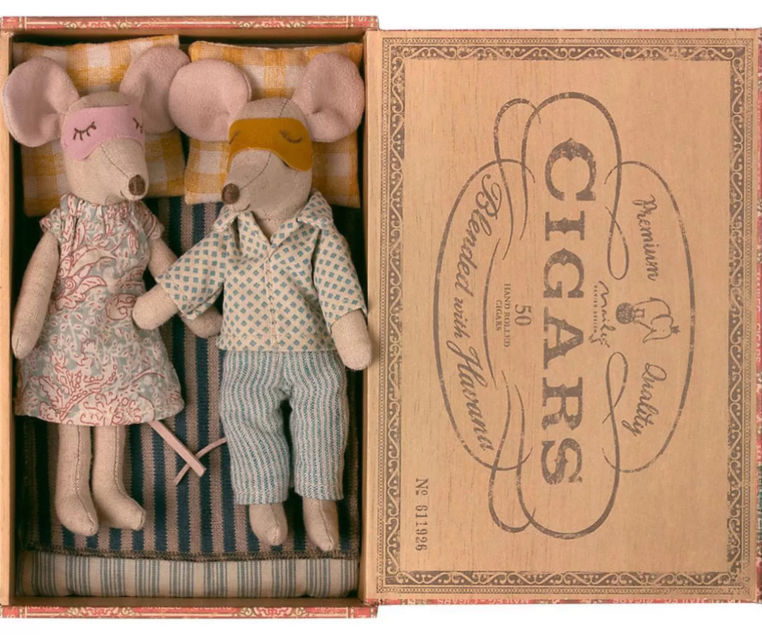 Maileg - Mice, Mum & Dad In Cigar Box