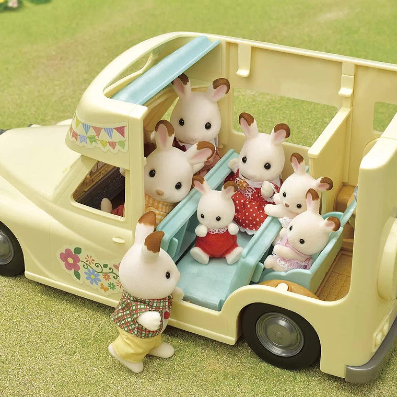 Fashion Family Campervan Animals + Figurines